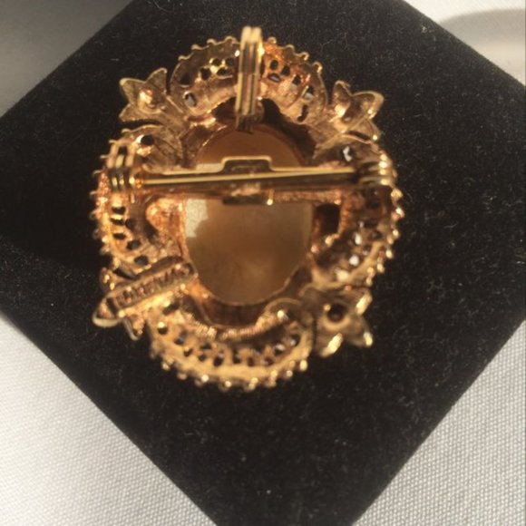 Florenza signed gold tone carved shell Cameo brooch-pendent - Picture 4 of 4